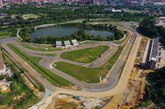 De acuerdo con los datos entregados por la Gobernación de Antioquia con corte a octubre del año pasado, el autódromo de Bello o Central Park tenía un porcentaje de avance físico del 91,08%. FOTO Manuel Saldarriaga