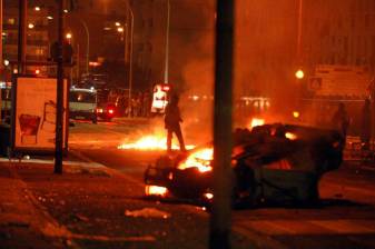 La madrugada en París fue caótica por cuenta de los desmanes. FOTOS Tomadas de @CocoExiliado