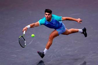 Carlos Alcaraz avanzó a octavos de final del Masters 1000 de París. FOTO GETTY