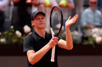 El tenista italiano Jannik Sinner logró su victoria 32 en un Masters 1000 y este viernes se medirá en semifinales a Daniil Medvedev. FOTO GETTY 