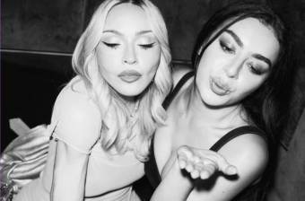 Madonna y Charli XCX se unen por primera vez en “Danceteria Afterhours”, una colaboración que conecta dos generaciones del pop. FOTO: @madonna, @charli_xcx. 