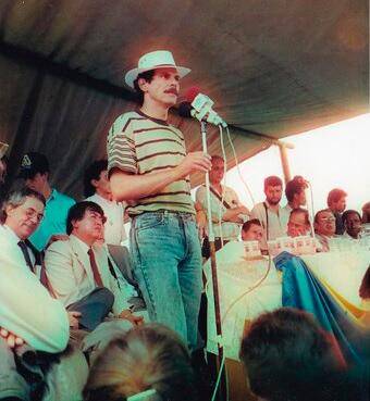 Carlos Pizarro se desmovilizó con su organización ilegal y se lanzó a la campaña presidencial de 1990, cuando fue asesinado. FOTO: COLPRENSA.