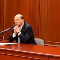 Contrario a lo planteado por el Gobierno, las tasas altas han presionado las utilidades del sistema financiero. En la foto, Germán Ávila, ministro de Hacienda y Leonardo Villar, gerente del Banco de la República. FOTO: CORTESÍA BANCO DE LA REPÚBLICA