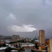 El sur del Valle de Aburrá ya registra inundaciones por el fuerte aguacero de esta tarde de jueves 4 junio. Foto: Juan Antonio Sánchez Ocampo