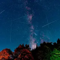 Las Perseidas, conocidas como Lágrimas de San Lorenzo, iluminan el cielo cada agosto con decenas de destellos visibles desde el hemisferio norte. FOTOS Getty