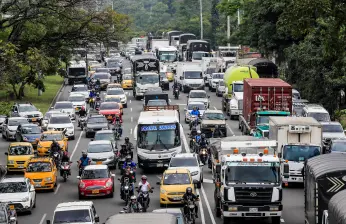 El incumplimiento de la medida de pico y placa se puede sancionar en cualquier municipio del Valle de Aburrá. FOTO: EL COLOMBIANO