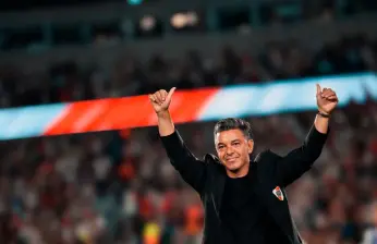 Marcelo Gallardo se despidió de River Plate. En el Monumental, el cuadro de la banda cruzada ganó 3-1 a Banfield y el Muñeco fue ovacionado por los 80 mil hinchas que llegaron al estadio. FOTO TOMADA X@RiverPlate