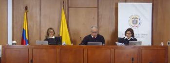 De izquierda a derecha; magistrados, Alexandra Ossa , Manuel Antonio Merchán y María Leonor Oviedo. esta última fue quien manifestó estar en desacuerdo con sus compañeros con respecto a la decisión tomada sobre el Caso Uribe. FOTO: captura de video.