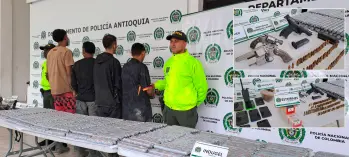 Cuatro personas fueron capturadas como presuntas responsables de pertenecer a esta red y varios elementos fueron incautados. FOTOS Cortesía Policía Antioquia
