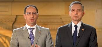 El vicepresidente José Manuel Restrepo y el ministro de Hacienda, Miguel Gómez. FOTO: Video Presidencia.