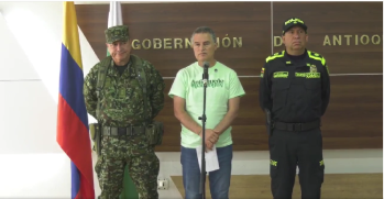 El gobernador Aníbal Gaviria en acompañamiento del Ejército y Policía confirmo que fueron cuatro hombres asesinados. Foto: Cortesía