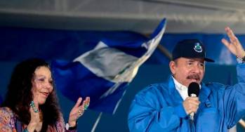 Daniel Ortega y su esposa, la copresidente Rosario Murillo. FOTO: AGENCIA AFP.