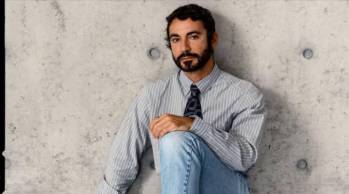 Este es Dario Vitale, el nuevo diseñador italiano que estará al frente de Emporio Armani. FOTO: Tomada de redes sociales.