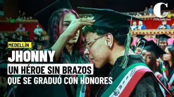 Jhonny el joven que abraza la vida con sus pies ahora es bachiller