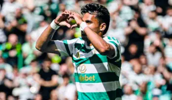 Camilo Durán nació el 10 de febrero de 2002 en Santa Marta. El delantero de 24 años ha jugado profesionalmente en el fútbol de Portugal, Azerbaiyán y ahora en Escocia . FOTO TOMADA DE x @CelticFC 
