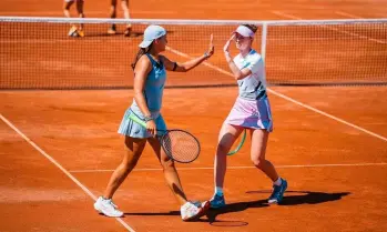 La antioqueña Emiliana Arango junto a la suiza Simona Waltert disputarán la final de dobles en Suecia. FOTO CORTESÍA Swedish Open Instagram