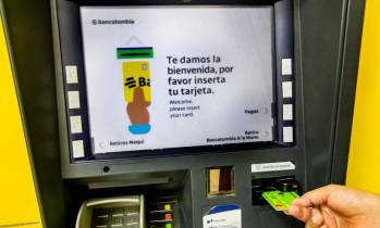 Aunque el cajero entregue más dinero del solicitado, situación que no es común, el sistema sigue verificando con normalidad los montos de las transacciones. FOTO Jaime Pérez