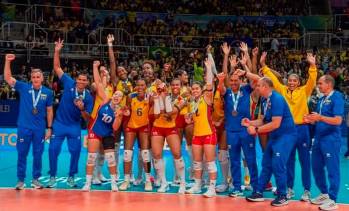 La Selección Colombia femenina celebra su medalla de bronce en el Suramericano disputado en Brasil. FOTO CORTESÍA 