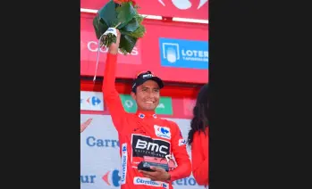 Darwin Atapuma fue uno de los colombianos que mostró talento y valentía en la Vuelta a España, donde llegó a ser líder. Ahora, cinco escarabajos buscan también protagonismo. FOTO Getty