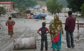Testimonios de sobrevivientes de la avalancha entre Nepal y Tibet. FOTO: AFP