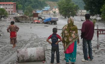 Testimonios de sobrevivientes de la avalancha entre Nepal y Tibet. FOTO: AFP