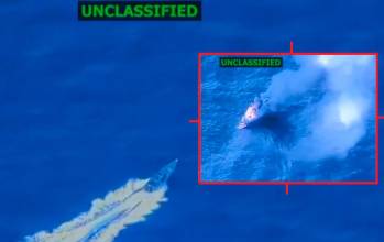 Esta fue la embarcación destruida por un misil de la Fuerza Naval estadounidense. FOTOS: Tomada de video X @SecWar