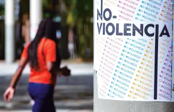 Los riesgos más constantes para las mujeres lideresas en Antioquia son las amenazas de muerte, la violencia sexual, la persecución territorial y el hostigamiento por parte de los grupos armados. FOTO jAIME pÉREZ