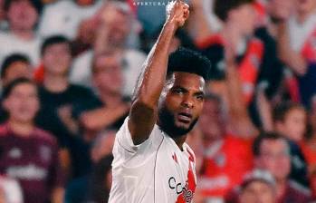 El colombiano Miguel Ángel Borja celebró su tanto para la victoria de River Plate, en el fútbol argentino. FOTO TOMADA @RIVERPLATE