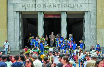 Con un sobrio evento despidieron al maestro Fernando de Botero en la plaza que le dejó a su ciudad amada: FOTO: CAMILO SUÁREZ.
