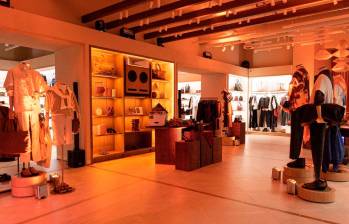 Vélez inauguró en Multiplaza, Panamá, una flagship store de 592 metros cuadrados, con servicios de personalización y una propuesta de total look. FOTO cortesía Vélez