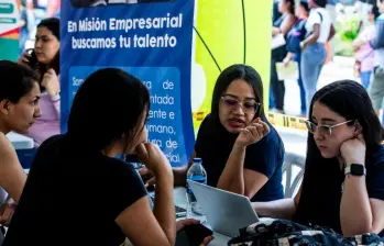 Las empresas están contratando personal sin experiencia para capacitarlo directamente. FOTO: Julio César Herrera