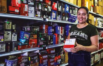 En PikaMotos se consiguen repuestos, lubricantes y accesorios originales de marcas como UMA, Honda, Yamaha y Auteco. FOTO JULIO CÉSAR HERRERa