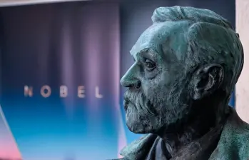 Estatua de Alfred Nobel, el fundador de los premios que llevan su apellido. Foto: Afp.