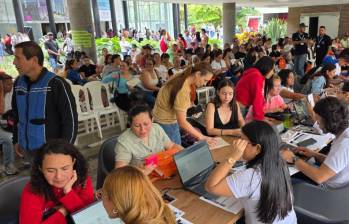 Jornada de caracterización de personas que buscan vivienda en Medellín. FOTO: Cortesía Alcaldía de Medellín.