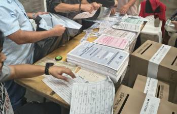 Los colombianos se acercan en las urnas en una jornada de irá desde las 8 de la mañana a las 4 de la tarde. FOTO: Camilo Suárez. 