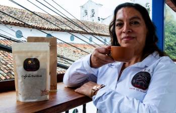 Café Tabac está ubicado al lado del parque principal de Buriticá. Su local es un espacio acogedor que invita a sentirse en casa. FOTO JULIO CÉSAR HERRERA