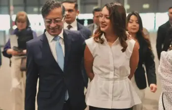 El expresidente Gustavo Petro y su hija mayor Andrea Petro. Foto: redes