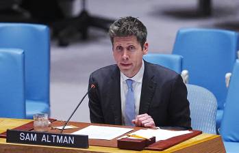 Sam Altman, director ejecutivo de OpenAI, y Dario Amodei, director ejecutivo de Anthropic, comparecieron ante el Consejo de Seguridad de Naciones Unidas. FOTO AFP