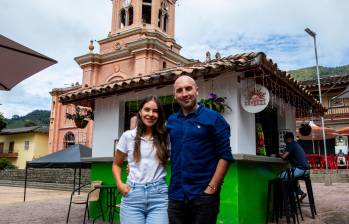 Deicy Cifuentes y Alexander Palacios crearon este espacio para dar a conocer el sabor del café de Pueblorrico a sus habitantes y turistas. FOTO Julio César Herrera