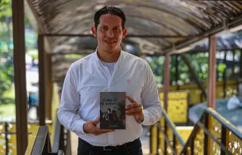 Mauricio Vanegas Gil fundó dos talleres literarios y ahora es el jefe de la editorial universitaria ITM. FOTO MANUEL SALDARRIAGA