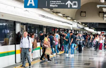 Durante este tiempo hubo operación entre las estaciones Niquía y San Antonio para el norte y entre Poblado y La Estrella para el sur. FOTO: JAIME PÉREZ