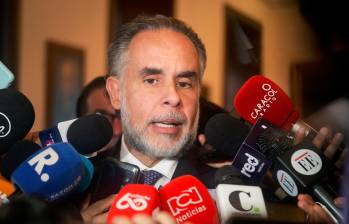 Armando Benedetti dijo que el Gobierno esperará hasta mañana para que la Corte Consitucional levante la emergencia económica. FOTO COLPRENSA. 