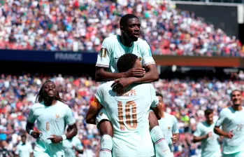 Dembelé y Mbappé, dos ases que tiene Francia para buscar cupo en los octavos de final. FOTO GETTY