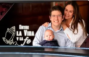 Imagen de María Claudia Tarazona, Miguel Uribe y su hijo que compartió Los informantes en su entrevista de este domingo. FOTO Cortesia