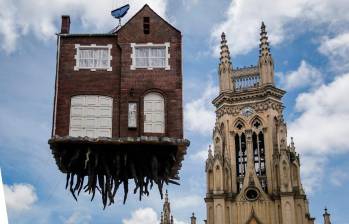 En el marco de la Bienal Internacional de Arte y Ciudad BOG25, distintas intervenciones artísticas se exhibieron en diversos puntos de la capital de la república. Foto Colprensa.