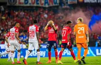 Santa Fe es campeón del fútbol colombiano. Uno de los protagonistas inesperados de la tarde fue Hugo Rodallega, el experimentado delantero. A pesar de arrastrar una lesión, su presencia en el campo fue determinante y su influencia en el juego fue clave para el desenlace del campeonato. Foto: Camilo Suárez Echeverry