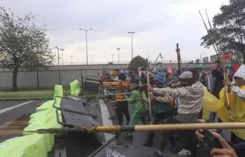 Manifestaciones recientes en la Universidad Nacional encendieron las alertas de las autoridades en Bogotá. FOTO: AFP. 
