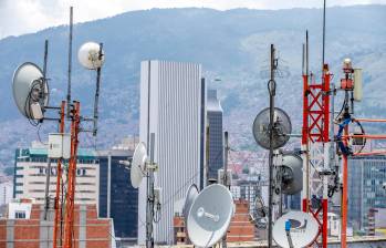 Según MinTIC, a junio de este año, los accesos fijos a internet en Colombia sumaron 9,02 millones, los accesos móviles 41,4 millones y se contabilizaban 83,3 millones de líneas celulares. FOTO Juan Antonio Sánchez