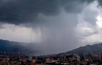 Las lluvias extremas en el Valle de Aburrá han aumentado, desde 1996, en frecuencia e intensidad, generando desbordamientos e inundaciones que ponen en riesgo la infraestructura y la seguridad de la población. FOTO Juan Antonio Sánchez