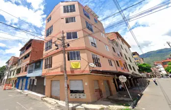 El edificio en riesgo está ubicado en la intersección de la calle 17 con la carrera 18. FOTO: Cortesía Google Maps